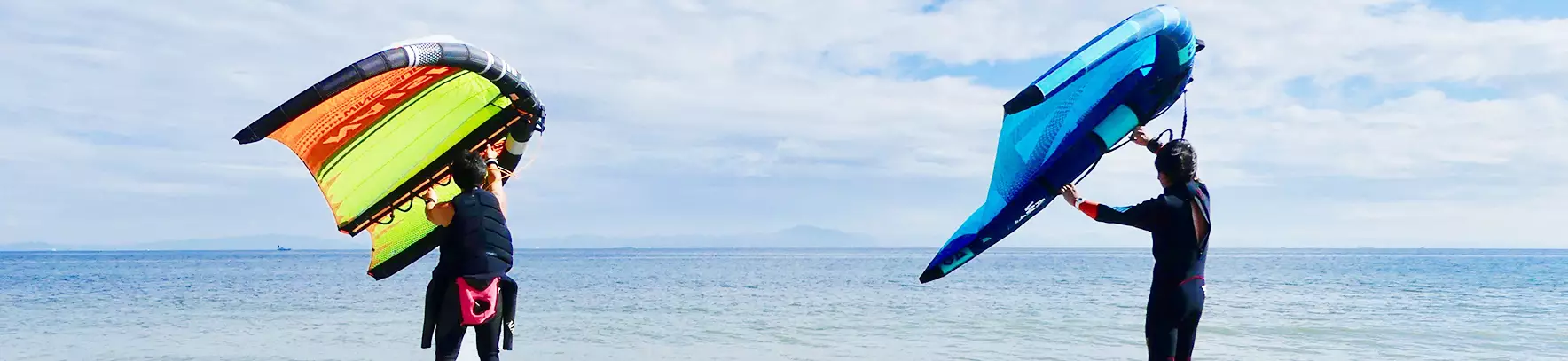 湘南の海でマリンスポーツを楽しむ。江ノ島フォイルサーフィン体験
