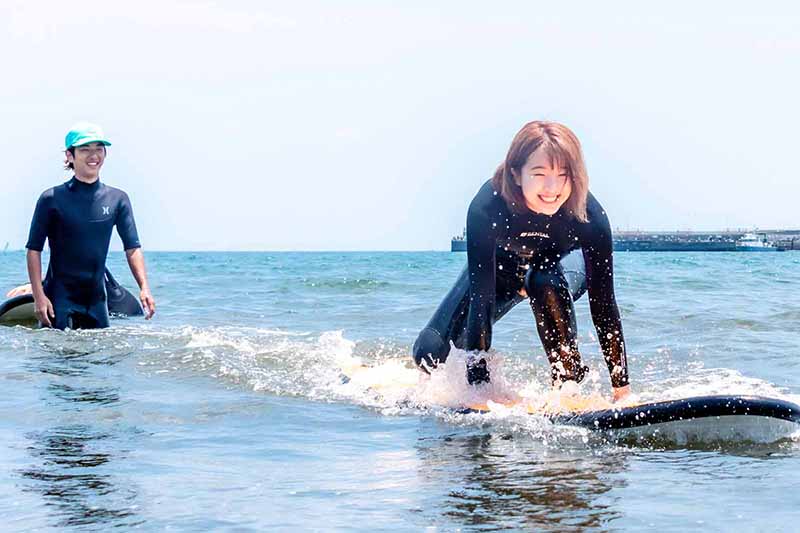 湘南、江ノ島でサーフィン体験