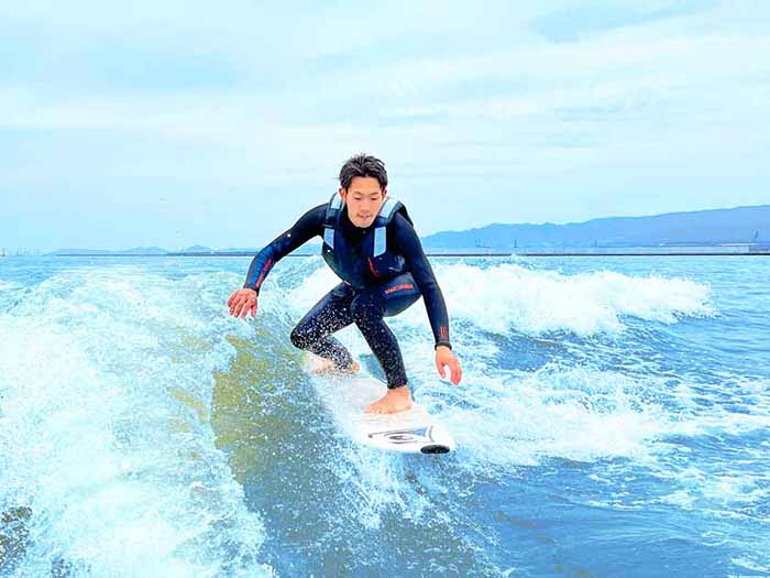 大阪北港マリーナでウェイクサーフィン体験。大阪の風景を楽しむ